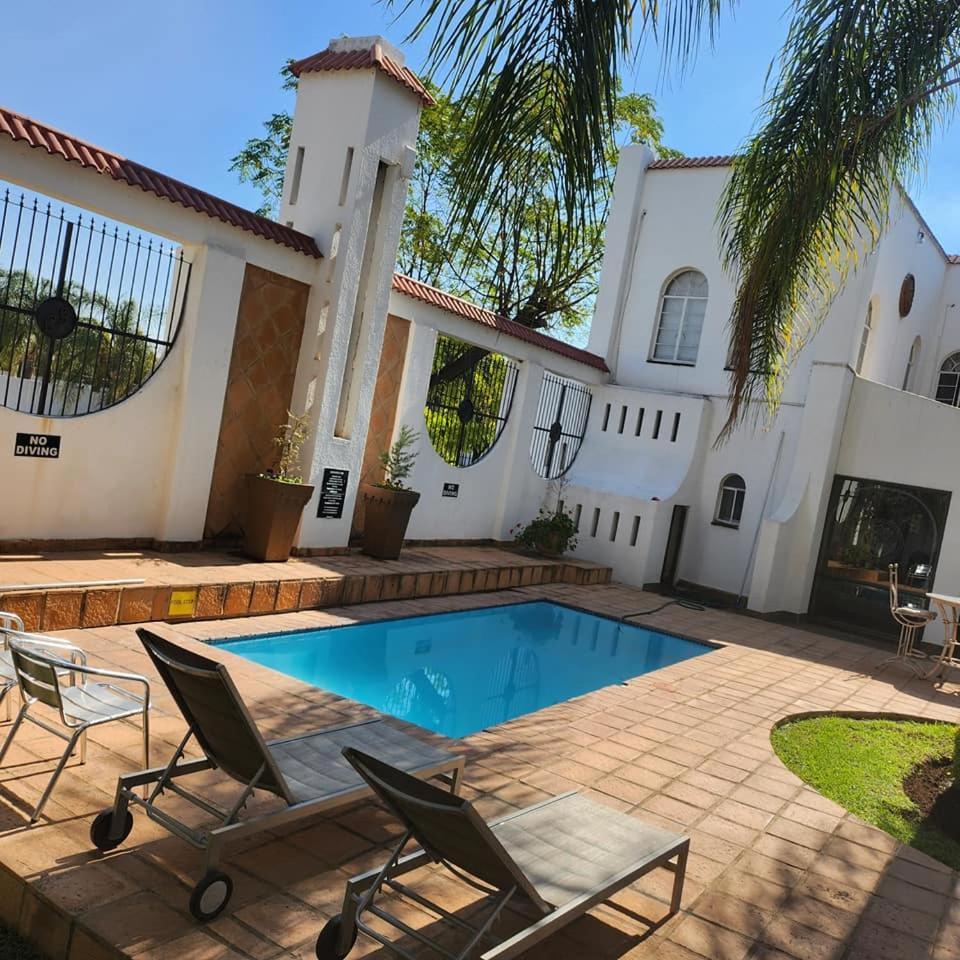 Casa Grande Guest Lodge Brits Extérieur photo